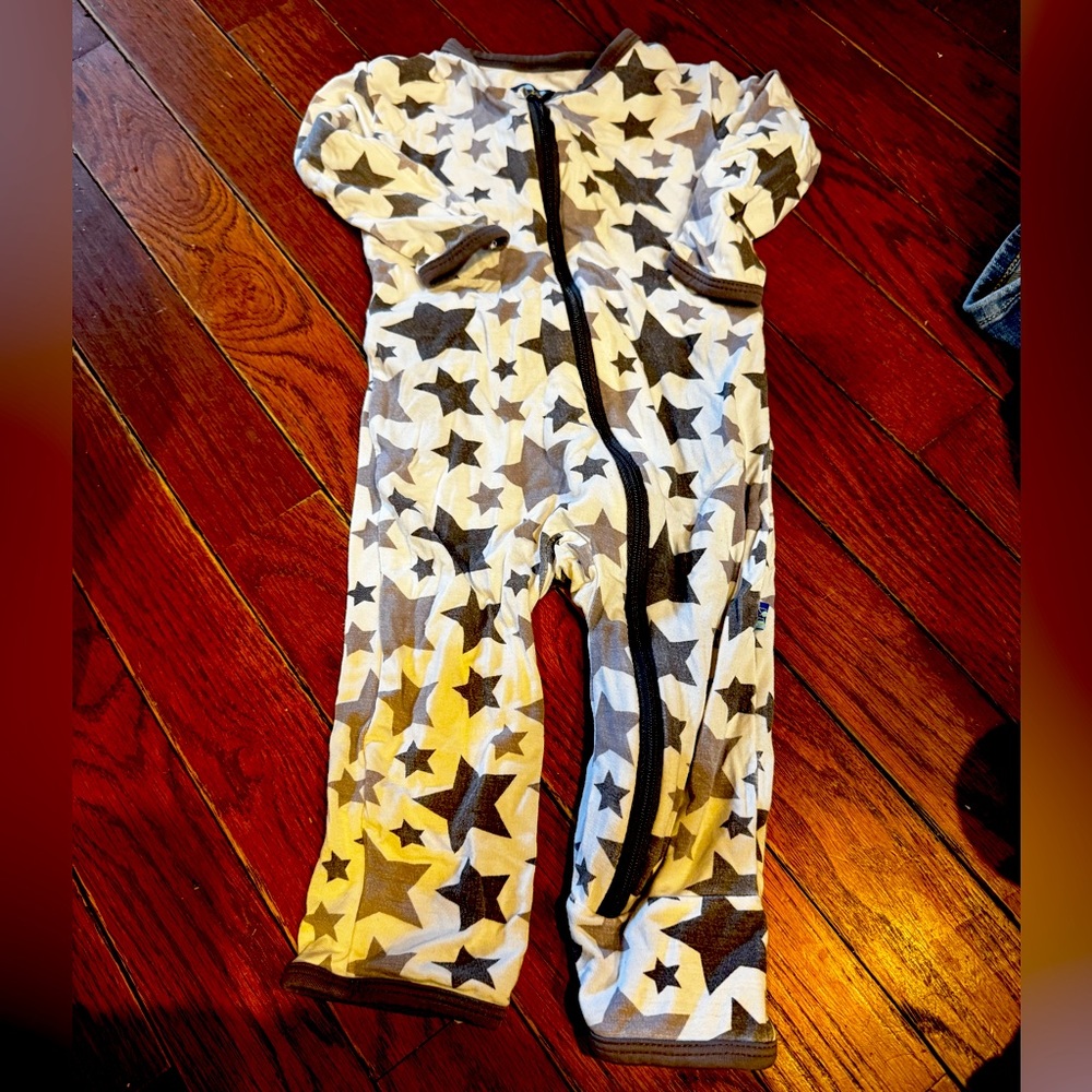 Kicker‎ pants